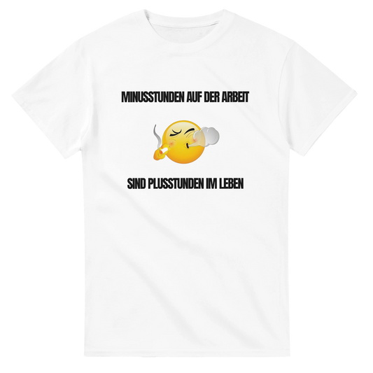 Weißes T-Shirt mit lustigem Spruch – „Minusstunden auf der Arbeit sind Plusstunden im Leben“ – Perfekt für Work-Life-Balance-Fans.